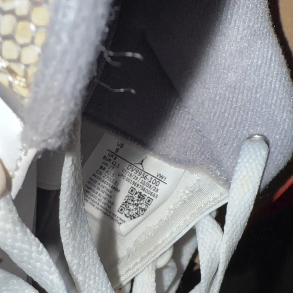Air Jordan Retro 2 White Gray Athletic Shoes